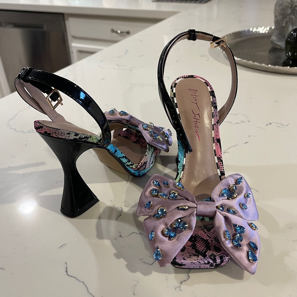 Betsey Johnson size 8.5 Purple Loise Heels